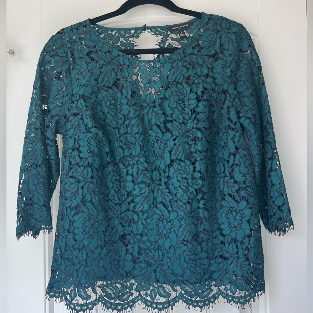 Banana republic emerald green lace top size S